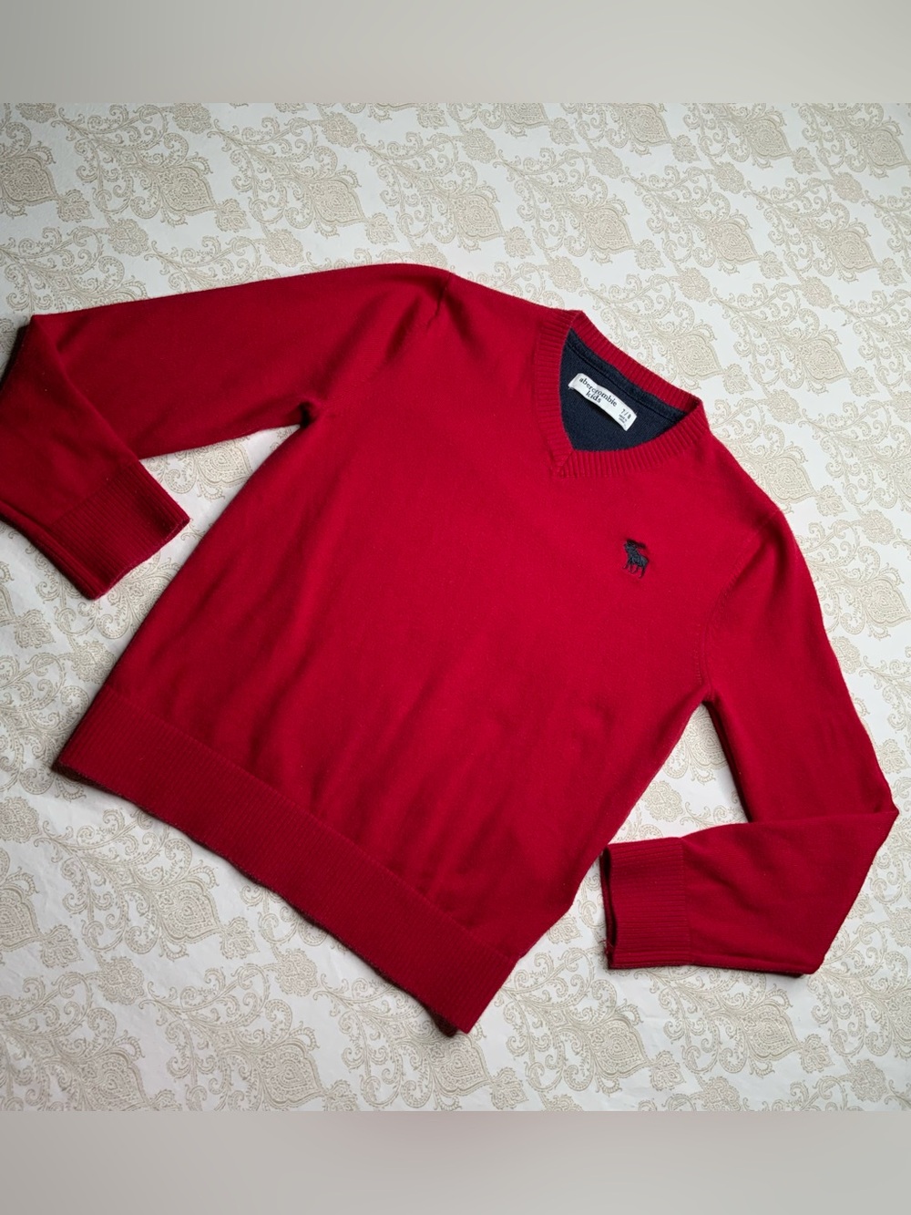 Abercrombie Kids Boys Red V-Neck Sweater Moose Logo Size 7/8